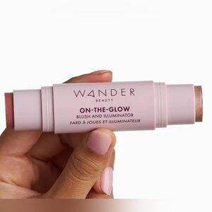 NEW WANDER BEAUTY On-the-Glow Blush & Illuminator in Dusk